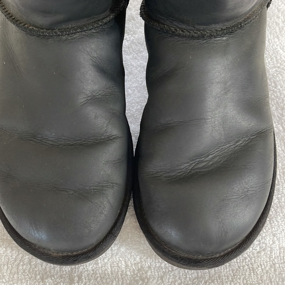Authentic UGG super clean Woman Black UGG boots size 9 - Picture 3 of 7